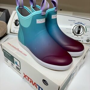 Brand new xtratuffs never worn